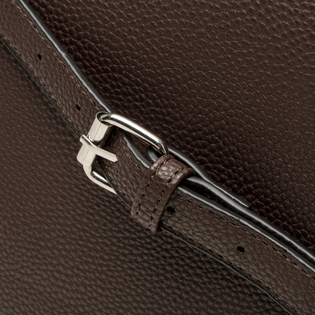 Borsa a mano marrone in similpelle martellata Lora Ferres