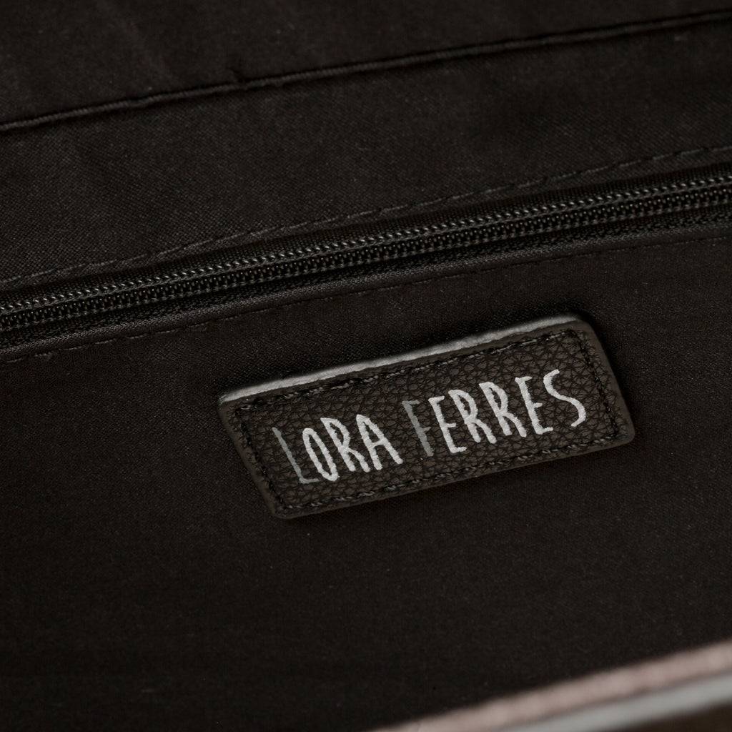 Borsa a mano marrone in similpelle martellata Lora Ferres