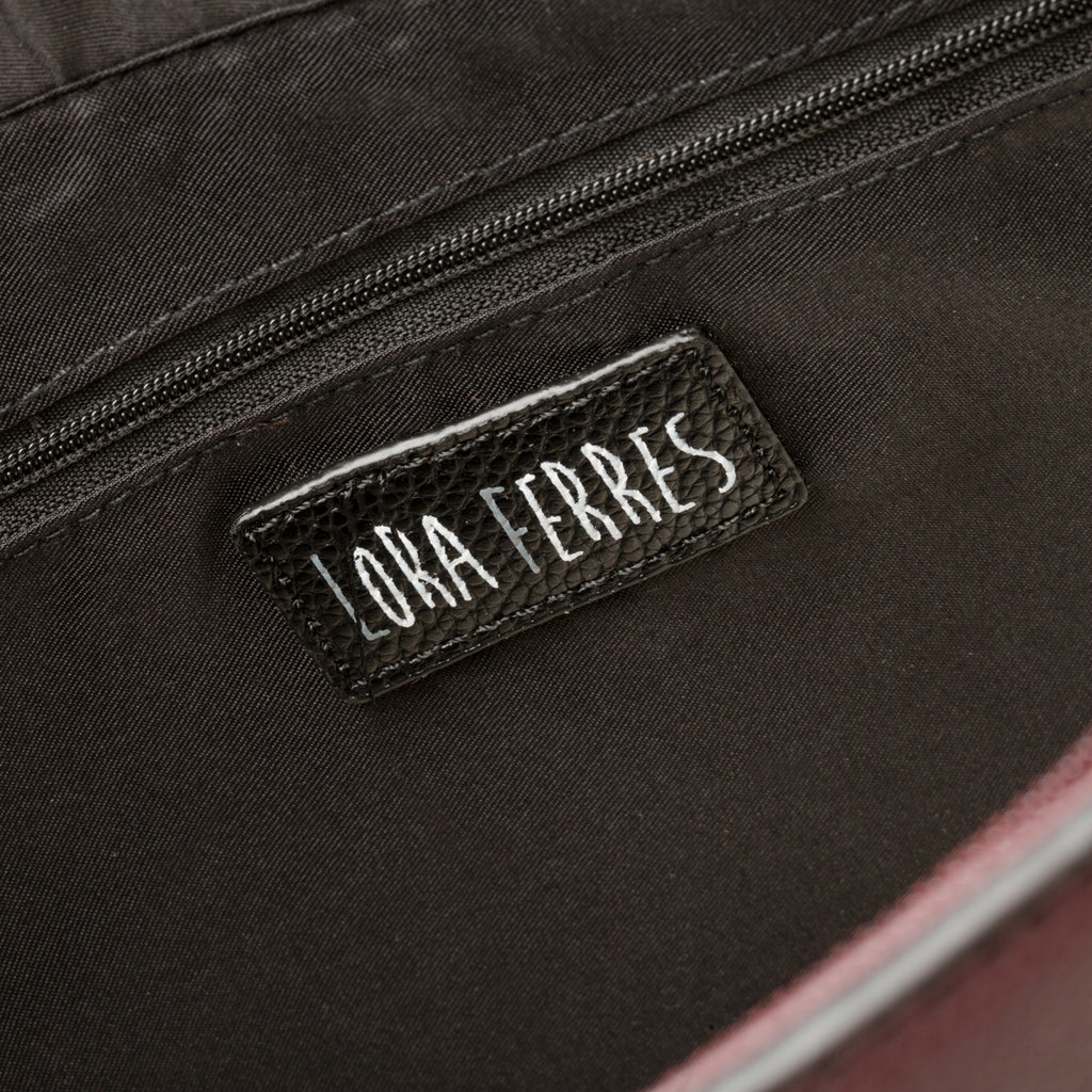 Borsa a spalla bordeaux con piccole borchie Lora Ferres