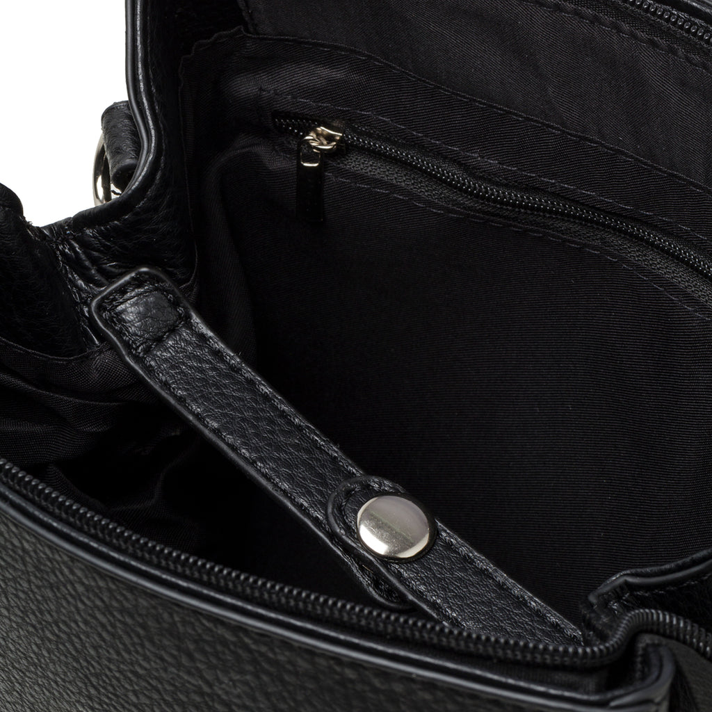 Borsa a mano nera effetto martellato con borchie piatte Lora Ferres