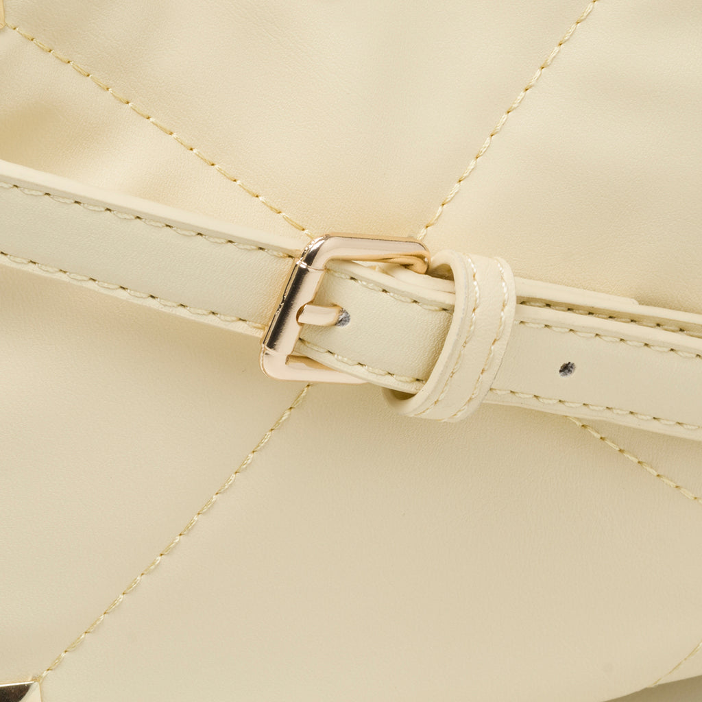 Borsa a mano gialla effetto trapuntato con borchie piramidali Lora Ferres