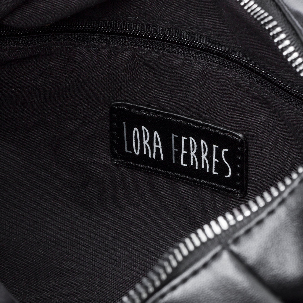 Borsa a mano nera effetto arricciato Lora Ferres