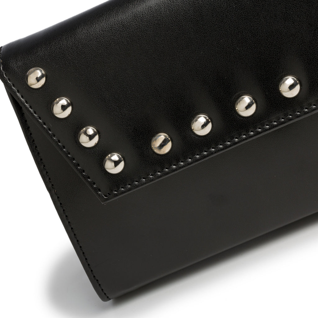 Borsa a tracolla nera con applicazione di borchie Lora Ferres