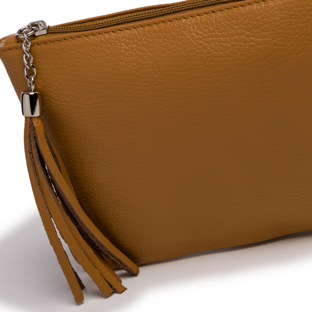 Borsa a tracolla in pelle martellata color cognac P Essentials