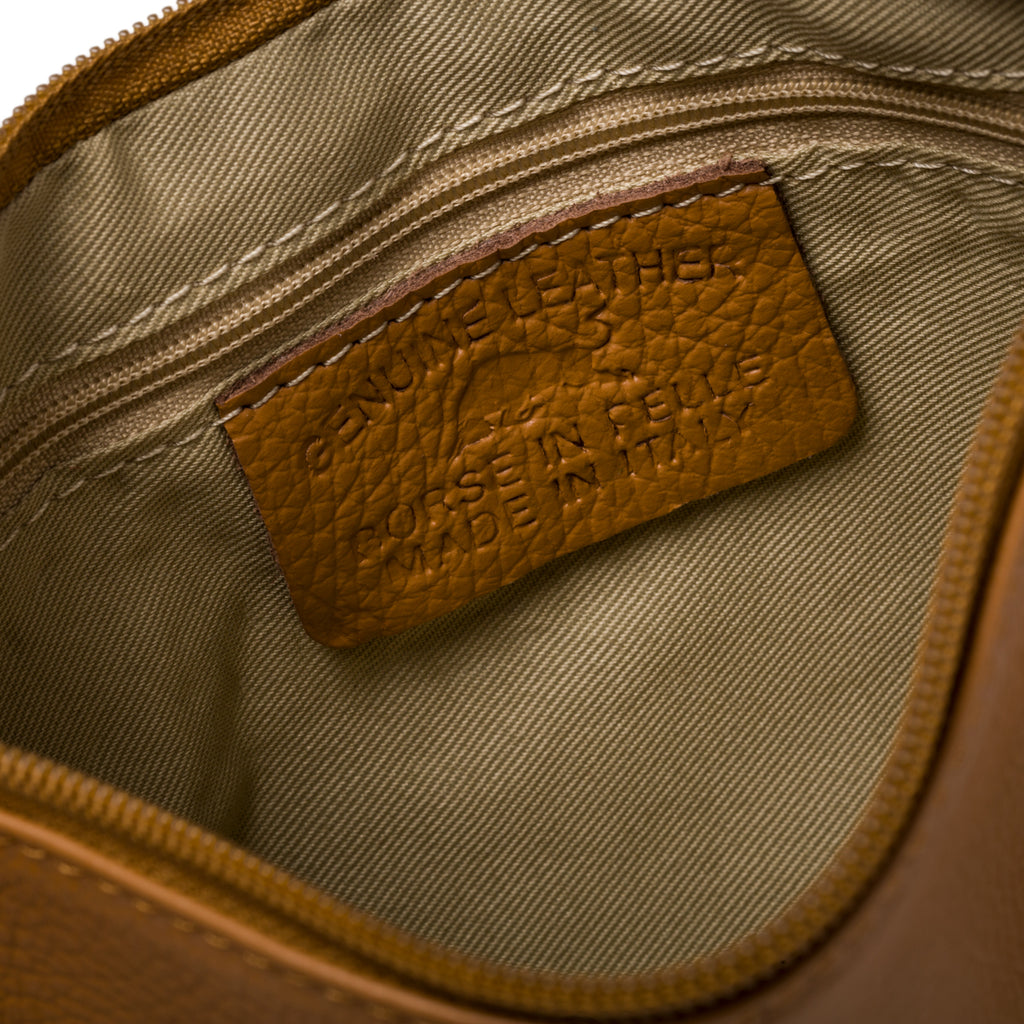 Borsa a tracolla in pelle martellata color cognac P Essentials