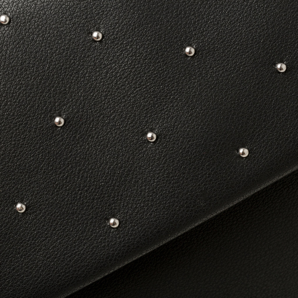 Borsa a tracolla nera con piccole borchie Lora Ferres