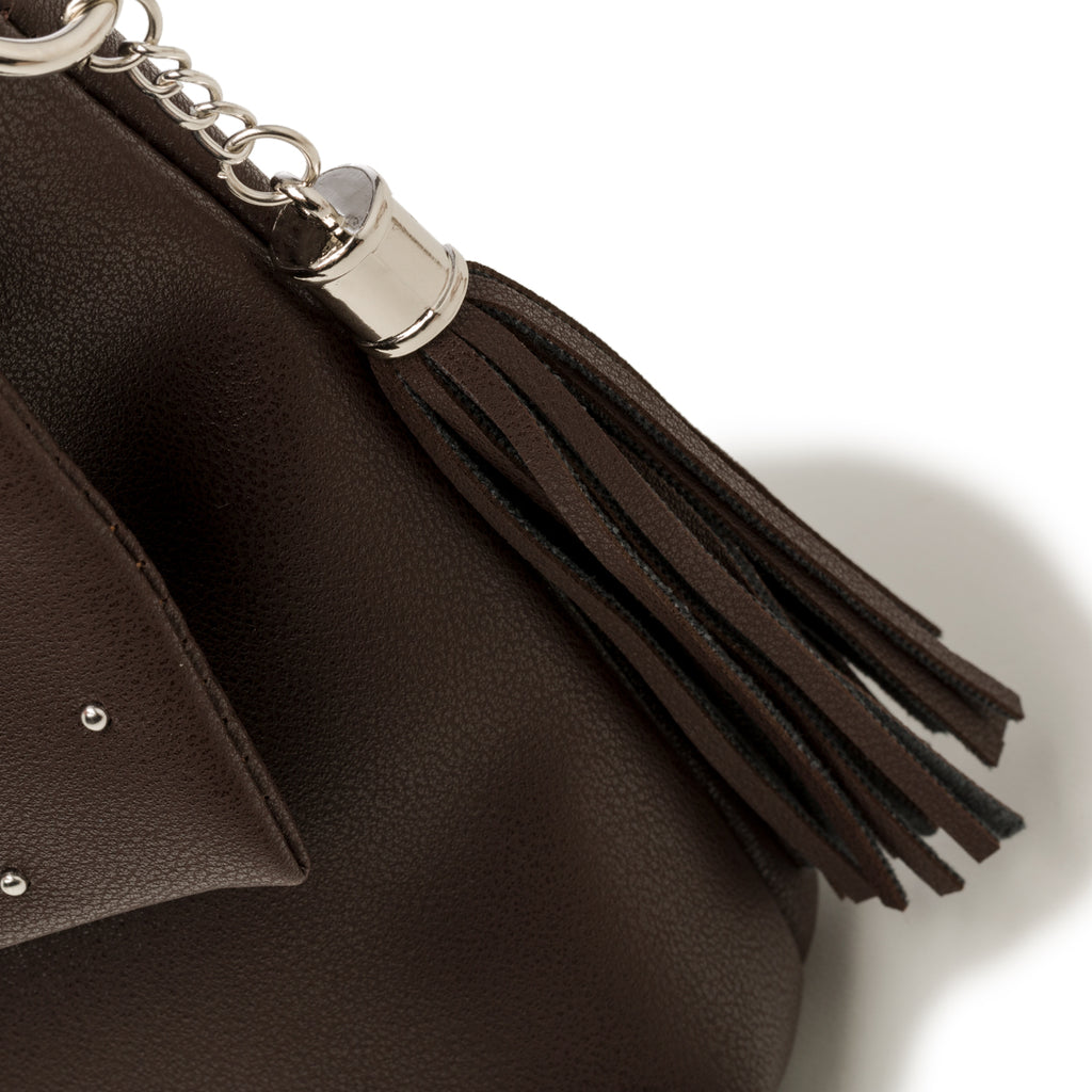 Borsa a tracolla marrone con piccole borchie Lora Ferres