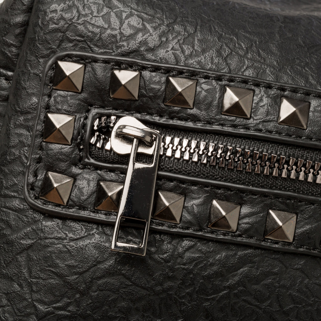 Borsa a tracolla nera con borchie a piramide Lora Ferres