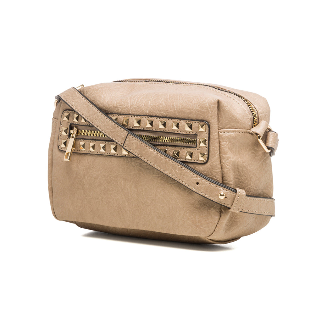 Borsa a tracolla beige con borchie a piramide Lora Ferres