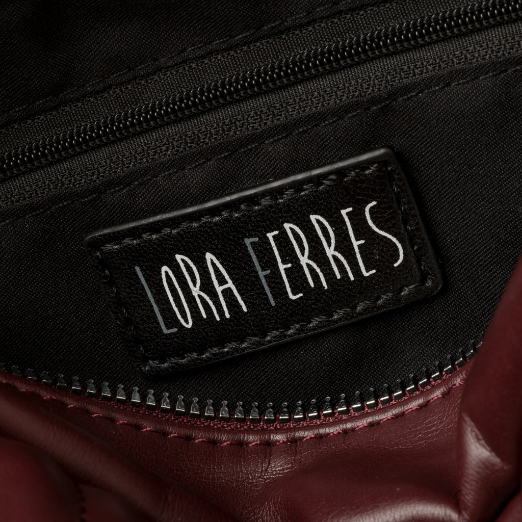Borsa a tracolla bordeaux effetto trapuntato Lora Ferres