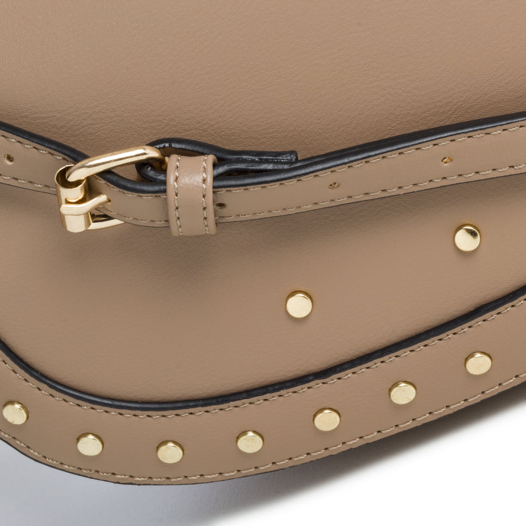 Borsa a tracolla beige con piccole borchie Carrera Jeans Sofia