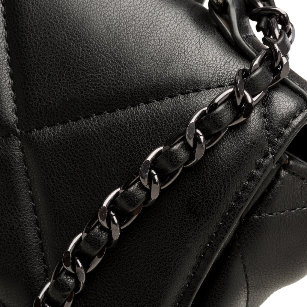 Borsa a tracolla nera effetto trapuntato Lora Ferres