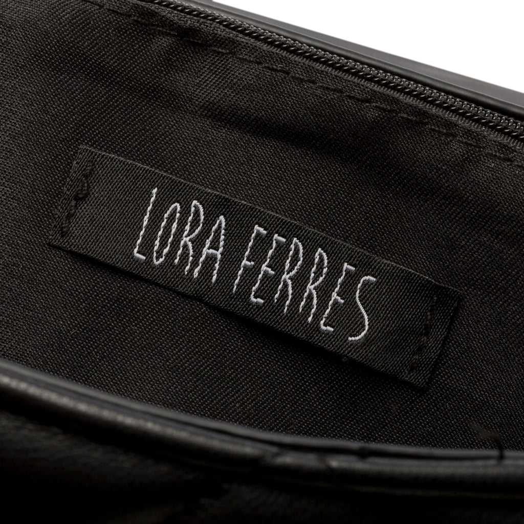 Borsa a tracolla nera effetto trapuntato Lora Ferres