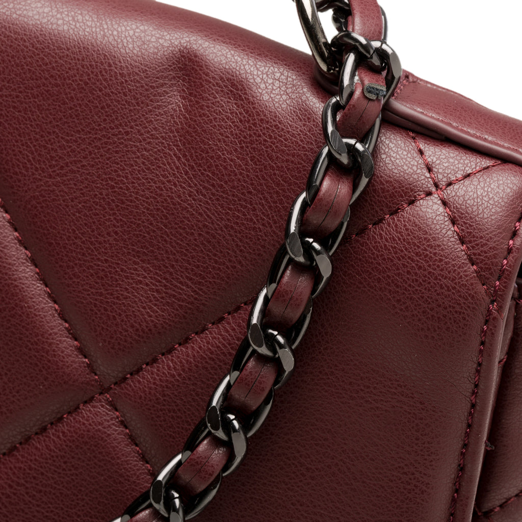 Borsa a tracolla bordeaux effetto trapuntato Lora Ferres