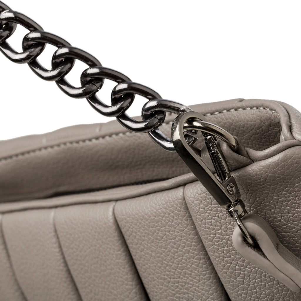 Borsa a tracolla grigia con manico a catena Lora Ferres
