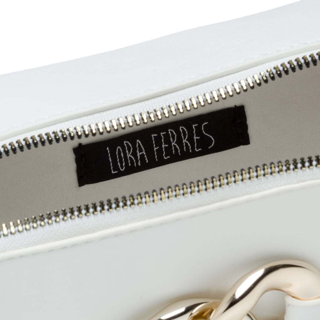 Borsa a tracolla bianca con maxi-catena Lora Ferres