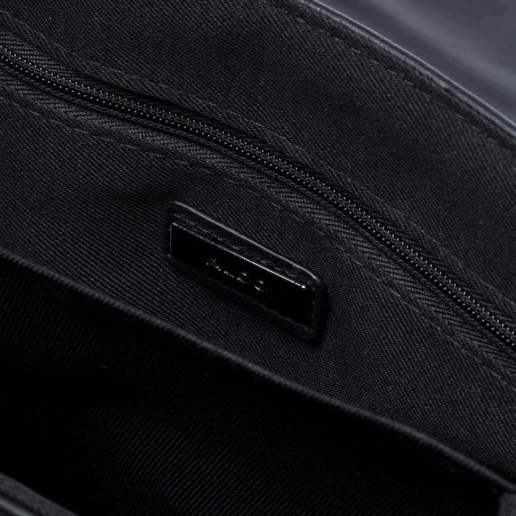 Borsa a tracolla nera da donna con borchie piramidali ALDO Olelirin