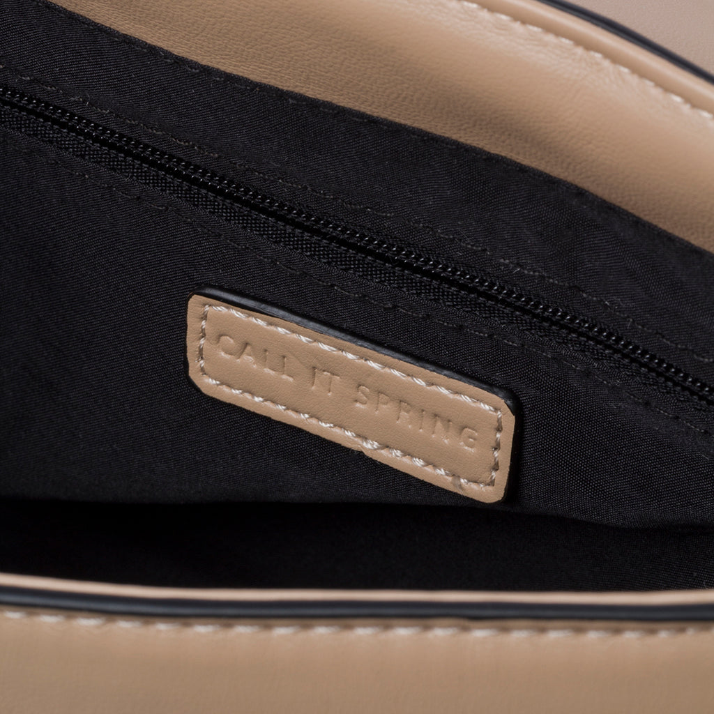 Borsa a tracolla beige in pelle vegana effetto intrecciato Call It Spring Crisscross