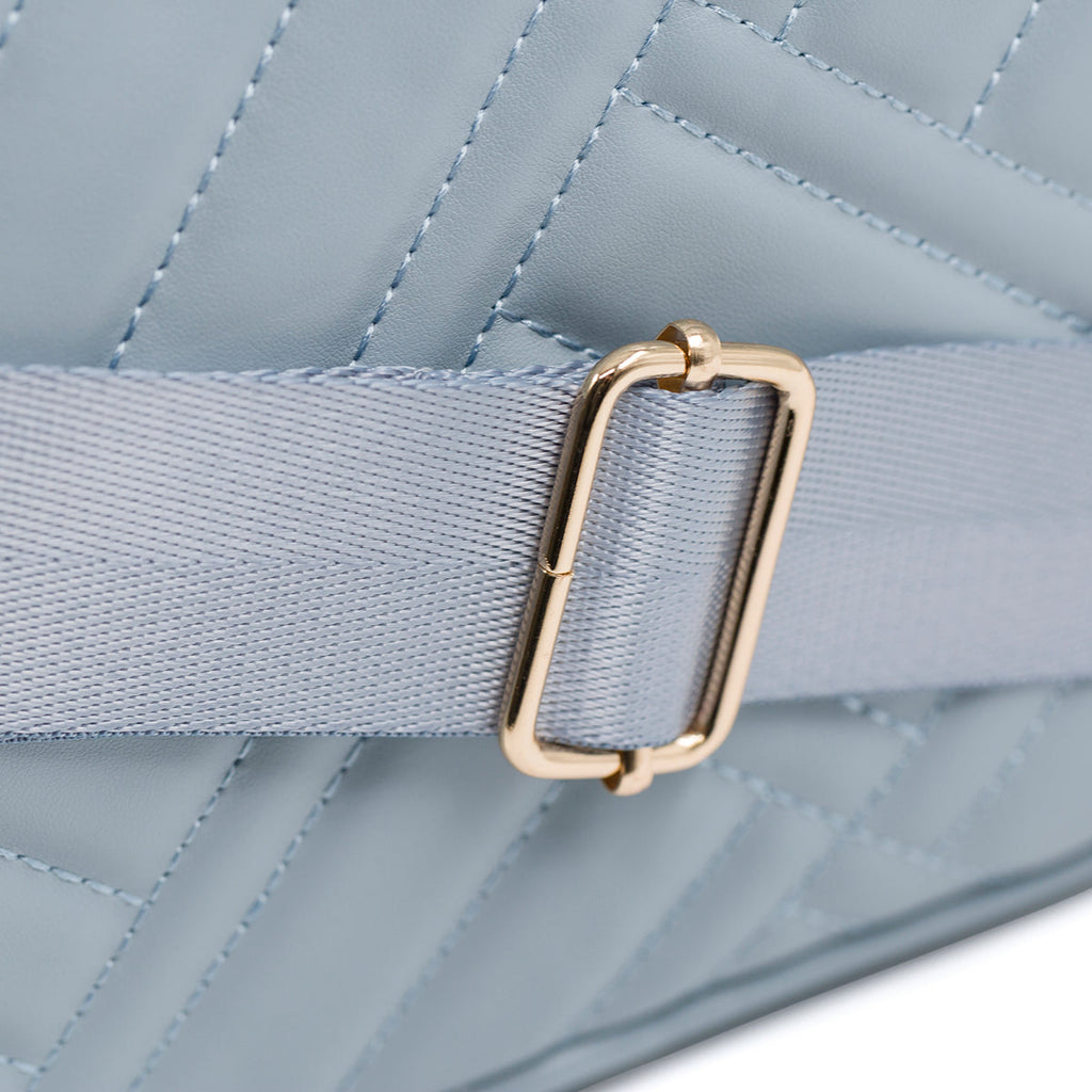 Borsa a tracolla azzurra trapuntata da donna Lora Ferres