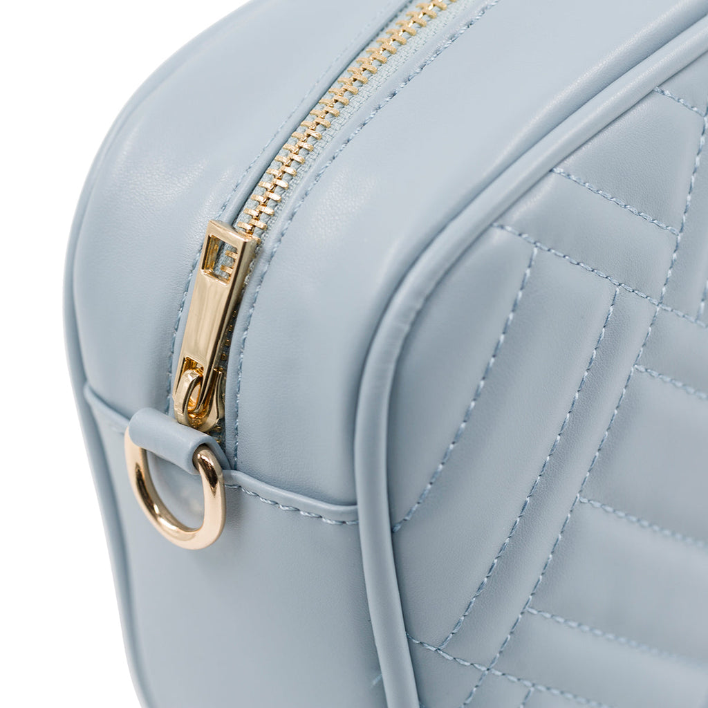 Borsa a tracolla azzurra trapuntata da donna Lora Ferres