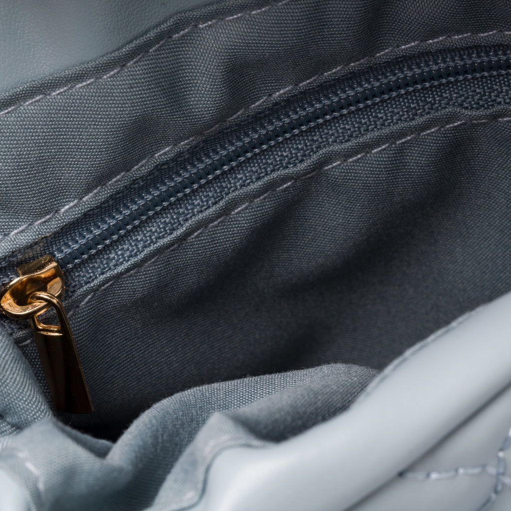 Borsa trapuntata azzurra da donna con tracolla a catena Lora Ferres