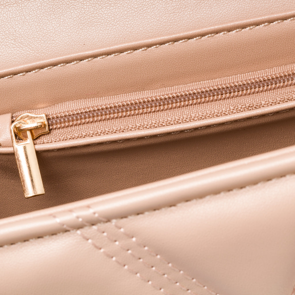 Borsa trapuntata nude da donna con tracolla a catena Lora Ferres