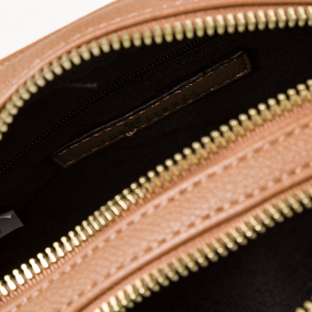 Borsa a tracolla marrone da donna con tasca esterna Lora Ferres