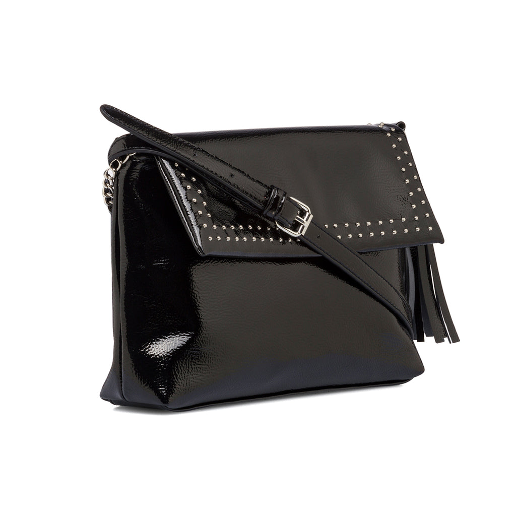 Borsa a tracolla nera effetto vernice da donna con borchiette Lora Ferres