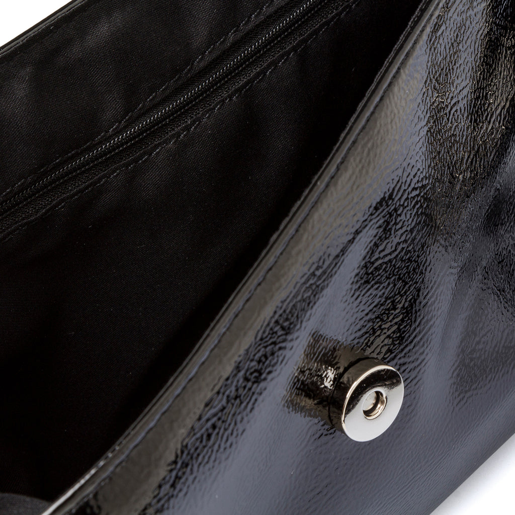 Borsa a tracolla nera effetto vernice da donna con borchiette Lora Ferres