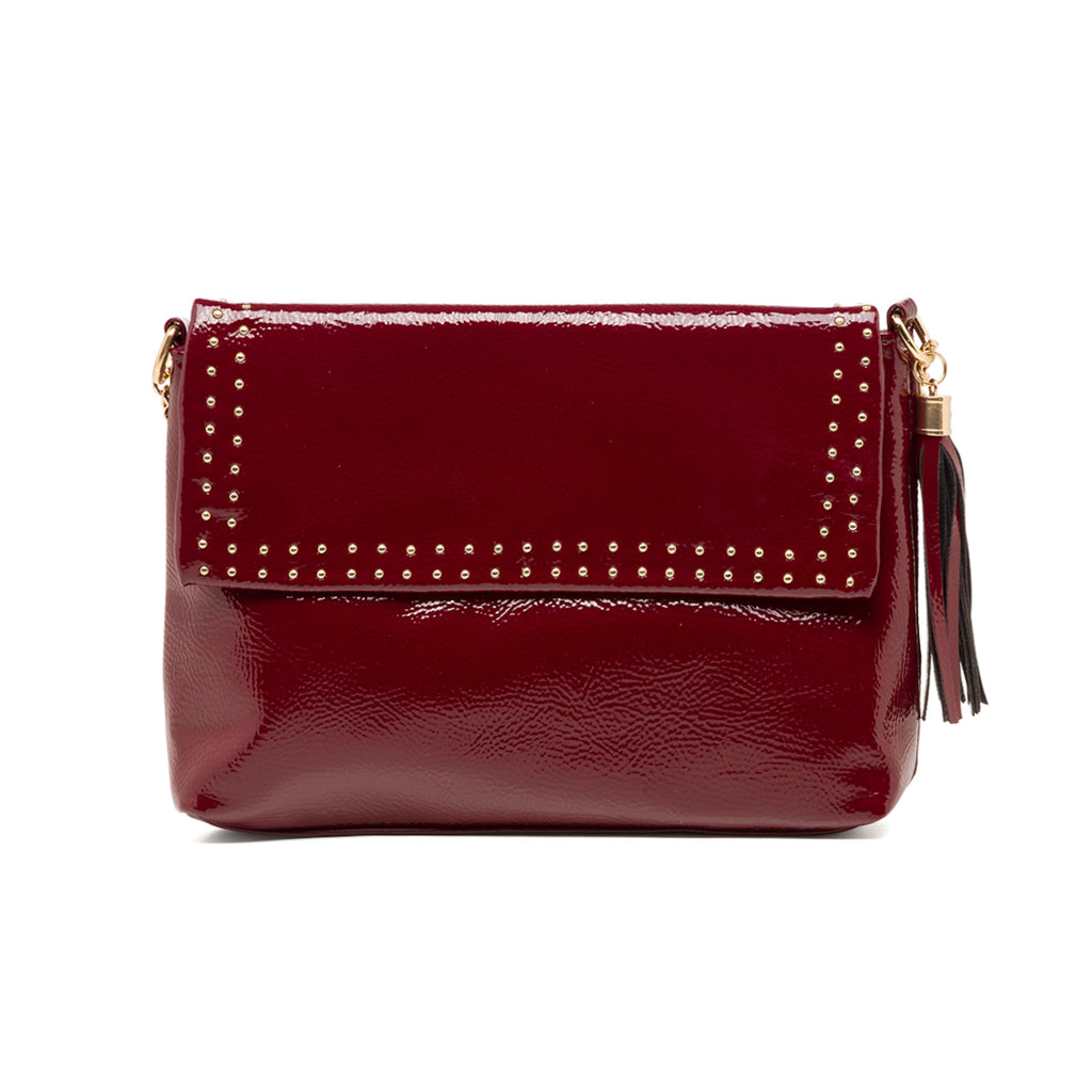 Borsa a tracolla bordeaux effetto lucido da donna con borchiette Lora Ferres