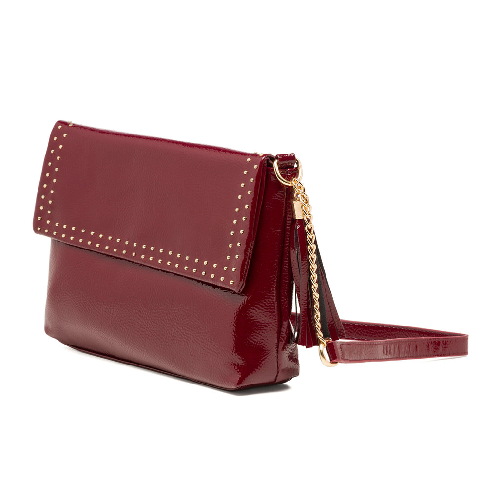 Borsa a tracolla bordeaux effetto lucido da donna con borchiette Lora Ferres
