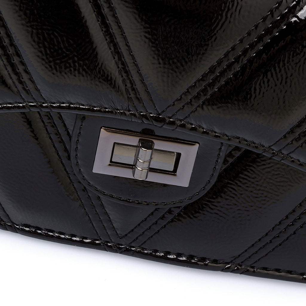 Borsa a tracolla nera effetto vernice da donna Lora Ferres