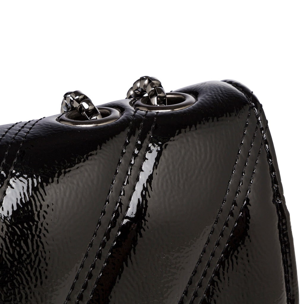 Borsa a tracolla nera effetto vernice da donna Lora Ferres
