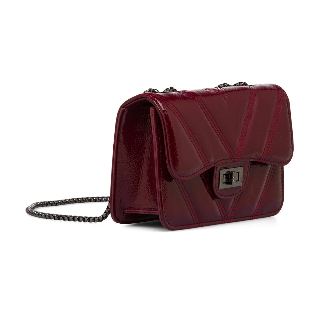 Borsa a tracolla bordeaux effetto vernice da donna Lora Ferres