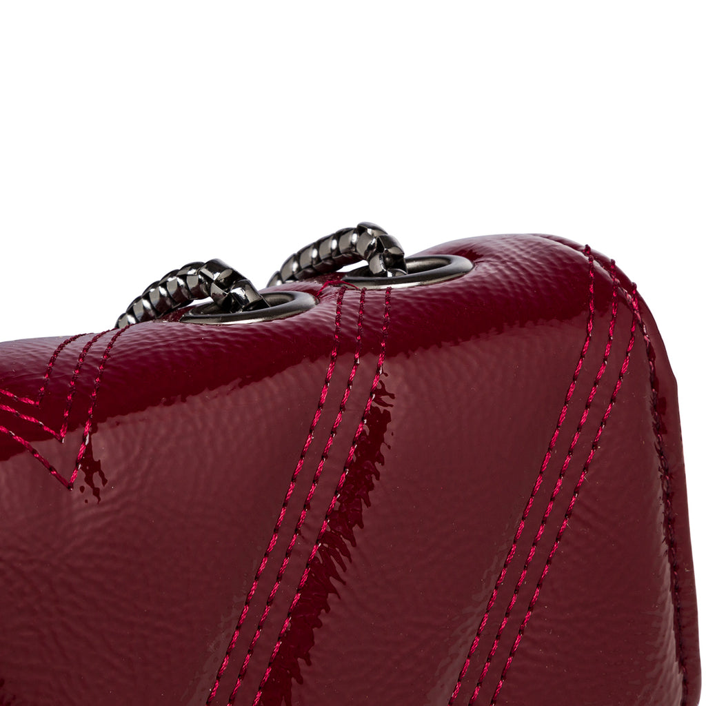 Borsa a tracolla bordeaux effetto vernice da donna Lora Ferres