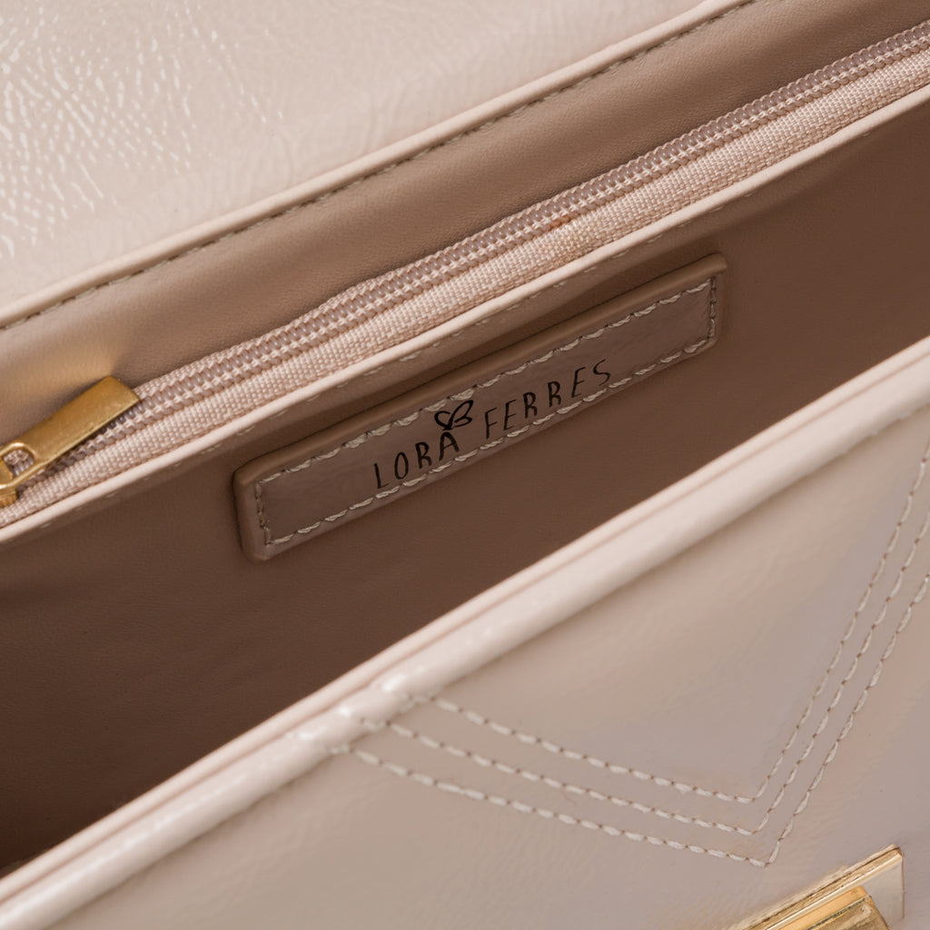 Borsa a tracolla taupe effetto vernice da donna Lora Ferres