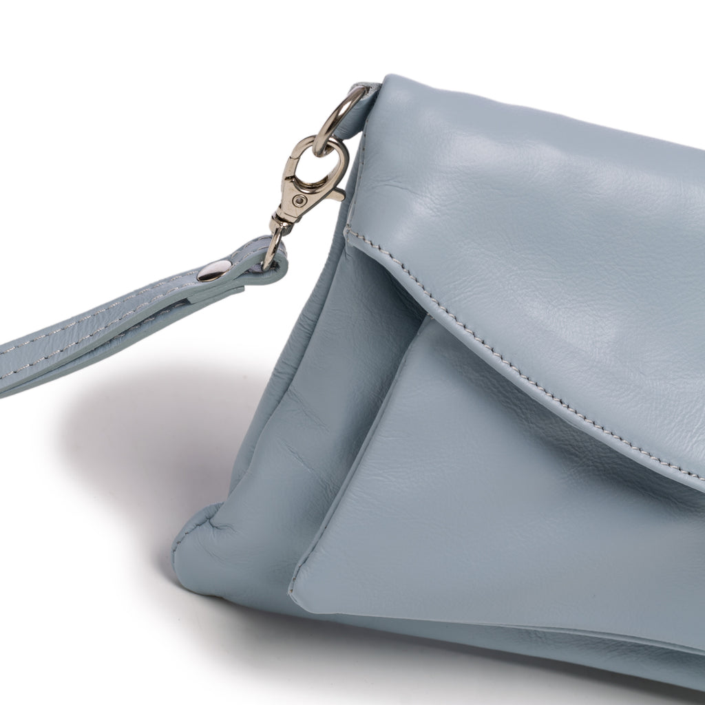 Clutch azzurra in pelle P Essentials