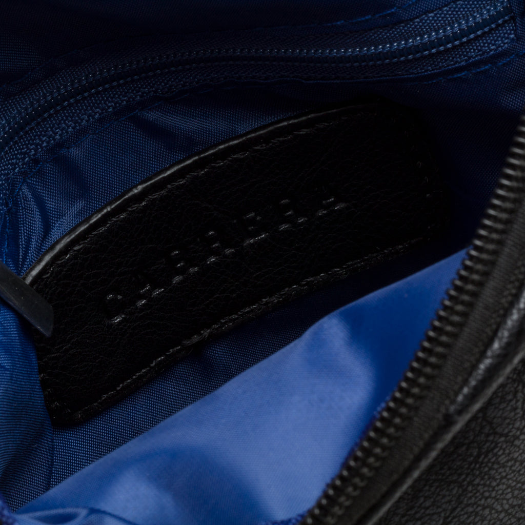 Borsello nero con logo in metallo Carrera Jeans Hold