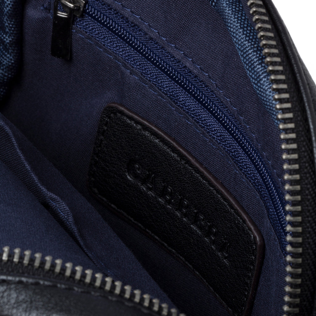 Borsello nero da uomo con logo in metallo Carrera Jeans Oliver