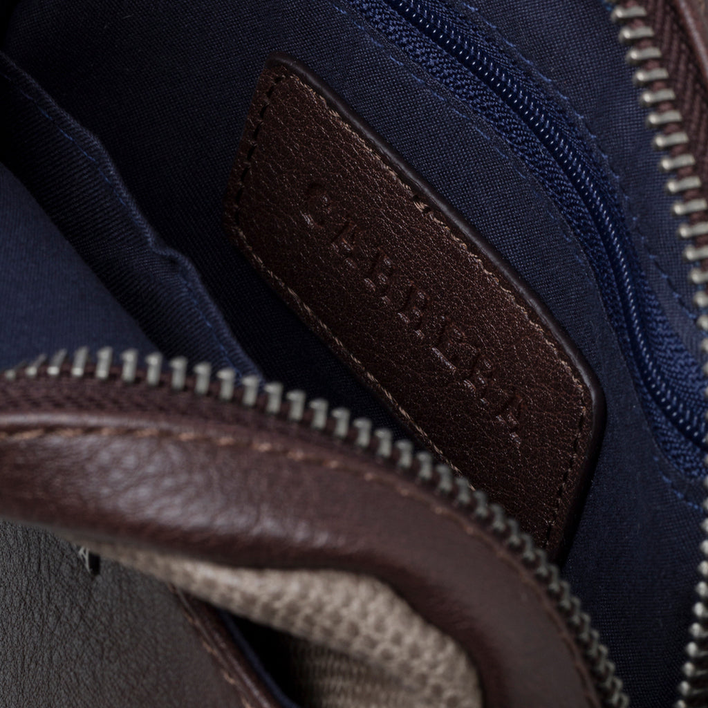 Borsello marrone da uomo con logo in metallo Carrera Jeans Oliver