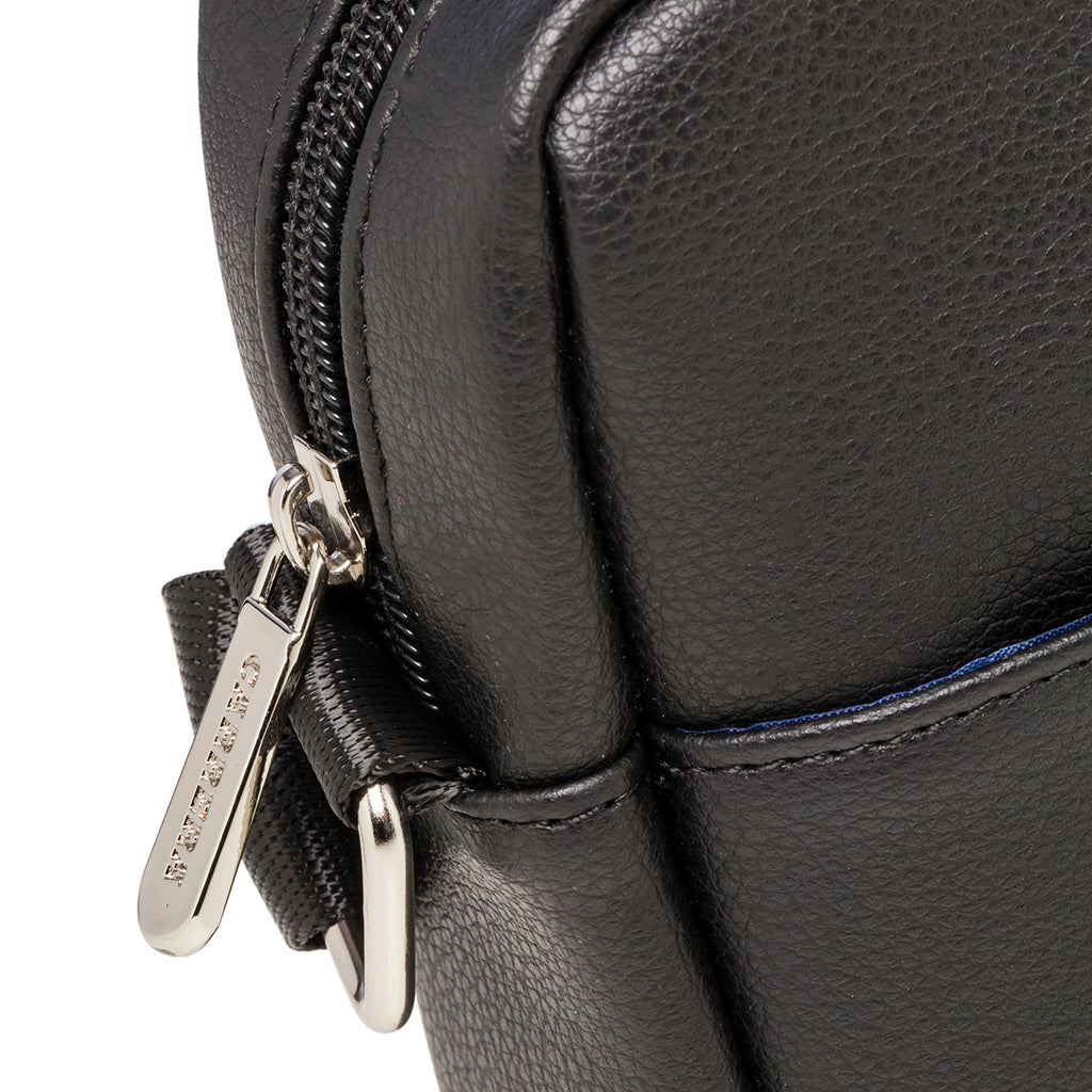 Borsello nero con logo in metallo Carrera Jeans Urban