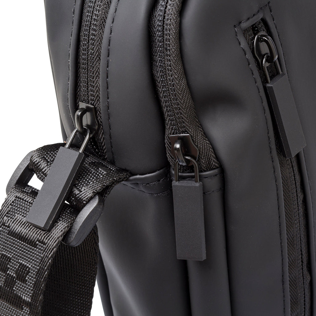 Borsa a tracolla nera da uomo con chiusura a zip Carrera Jeans Bath