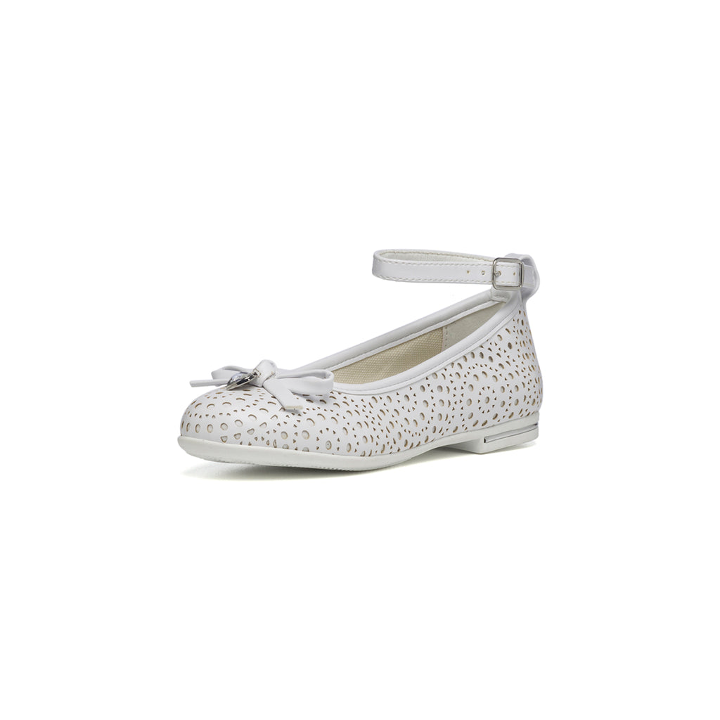 Ballerine bianche con cinturino alla caviglia e dettagli brogue 10 Baci