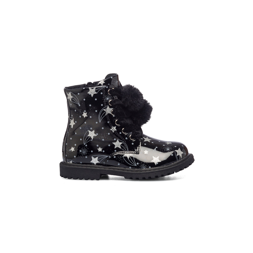Anfibi neri effetto vernice con pompon Le scarpe di Alice