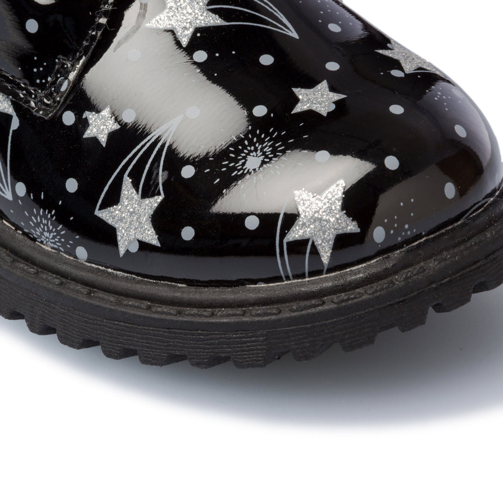 Anfibi neri effetto vernice con pompon Le scarpe di Alice