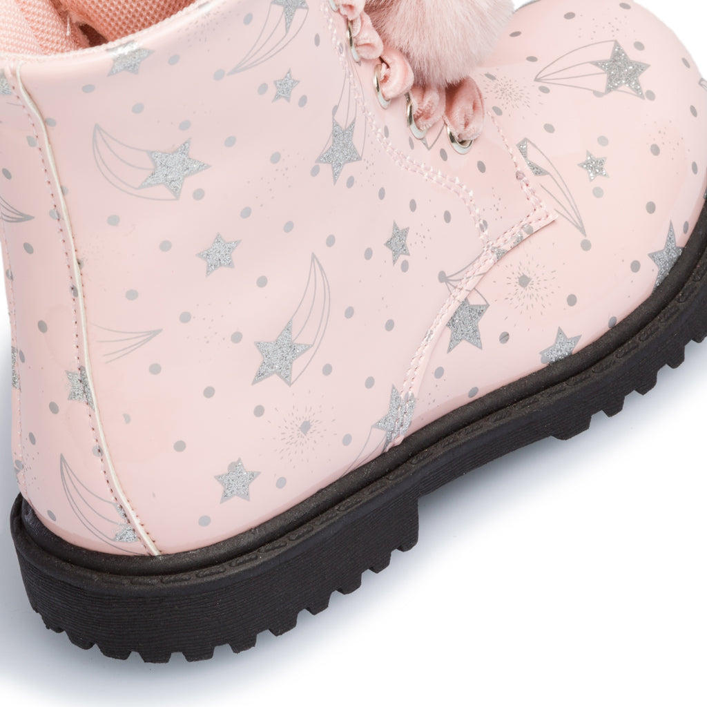 Anfibi rosa effetto vernice con pompon Le scarpe di Alice