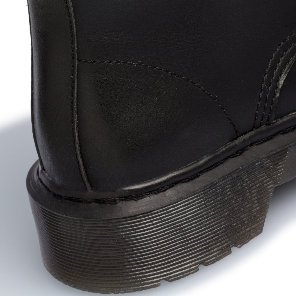 Anfibi neri con zip laterale 10 Baci