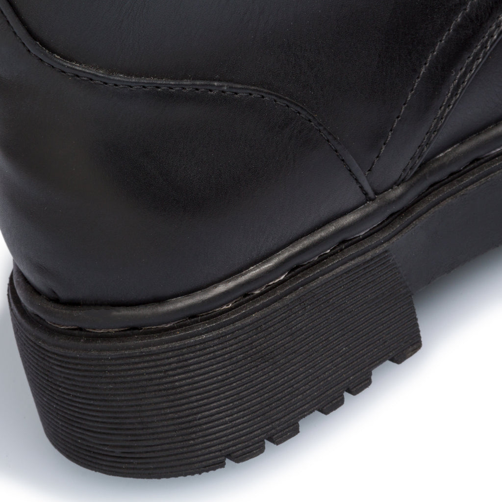 Anfibi neri con zip laterale 10 Baci
