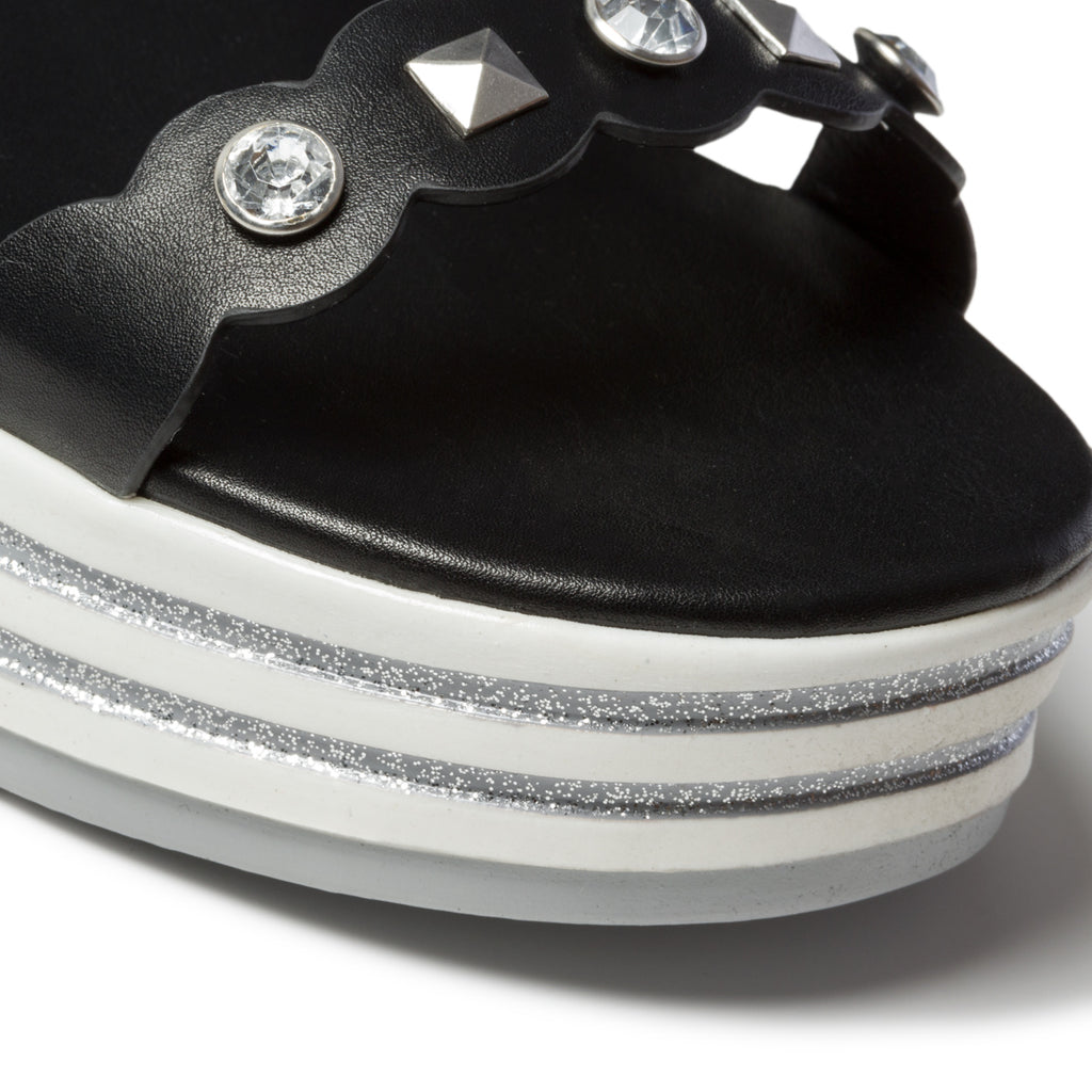 Sandali nero con borchie argento e perline 10 Baci