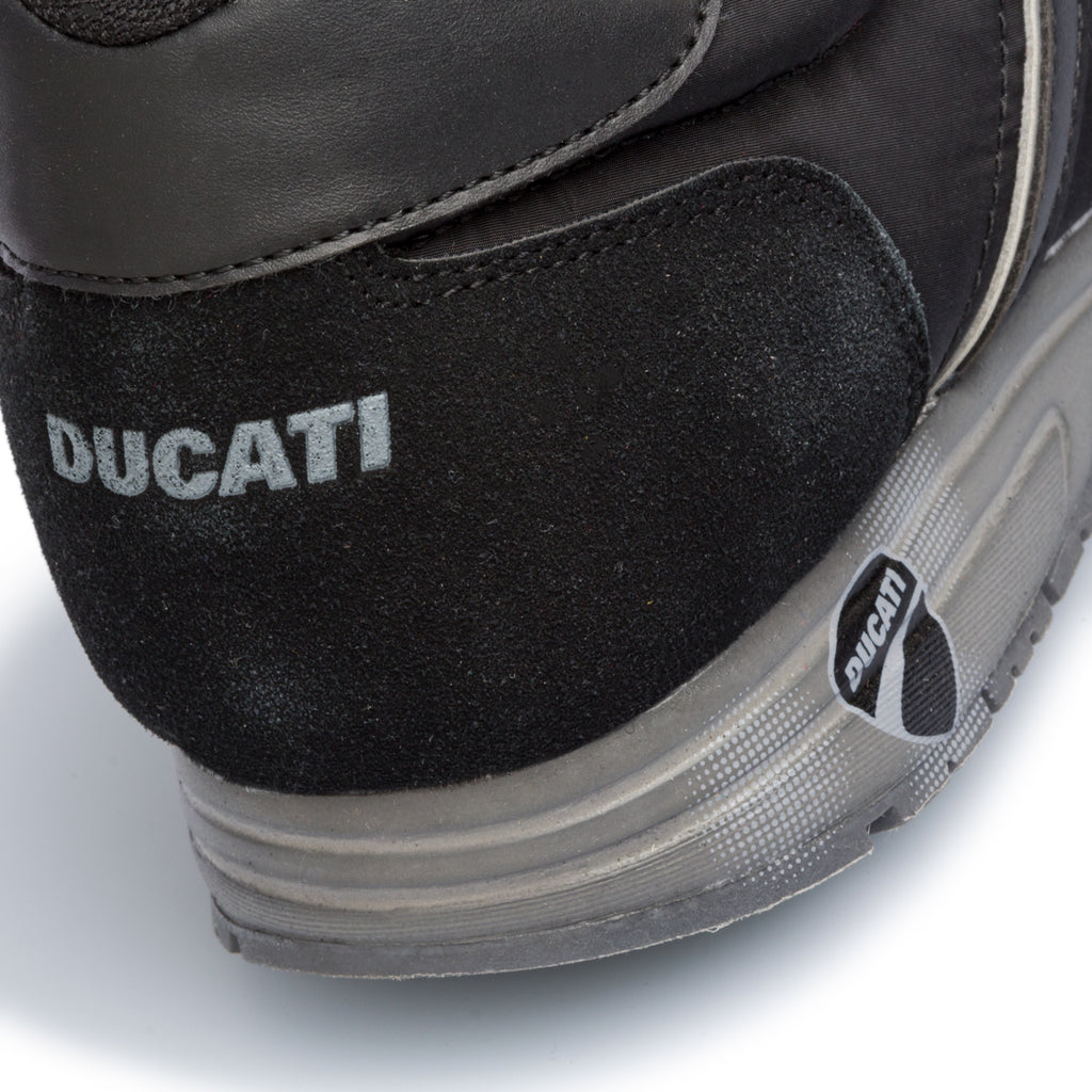 Sneakers nere in pelle scamosciata con logo laterale Ducati